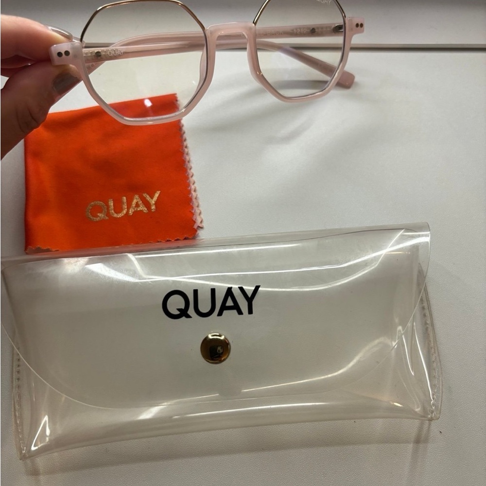 Quay Blue Light Glasses View 2